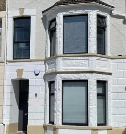 Luxury Porthcawl Large Spacious 2 Bedroom Apt, Parking, Garden Access, Prime Location Buitenkant foto