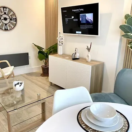 Luxury Porthcawl Large Spacious 2 Bedroom Apt, Parking, Garden Access, Prime Location Buitenkant foto