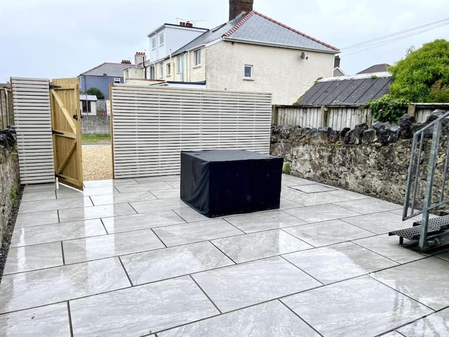 Apartment Luxury Large Spacious 2 Bedroom Apt, Parking, Garden Access, Prime Location Porthcawl