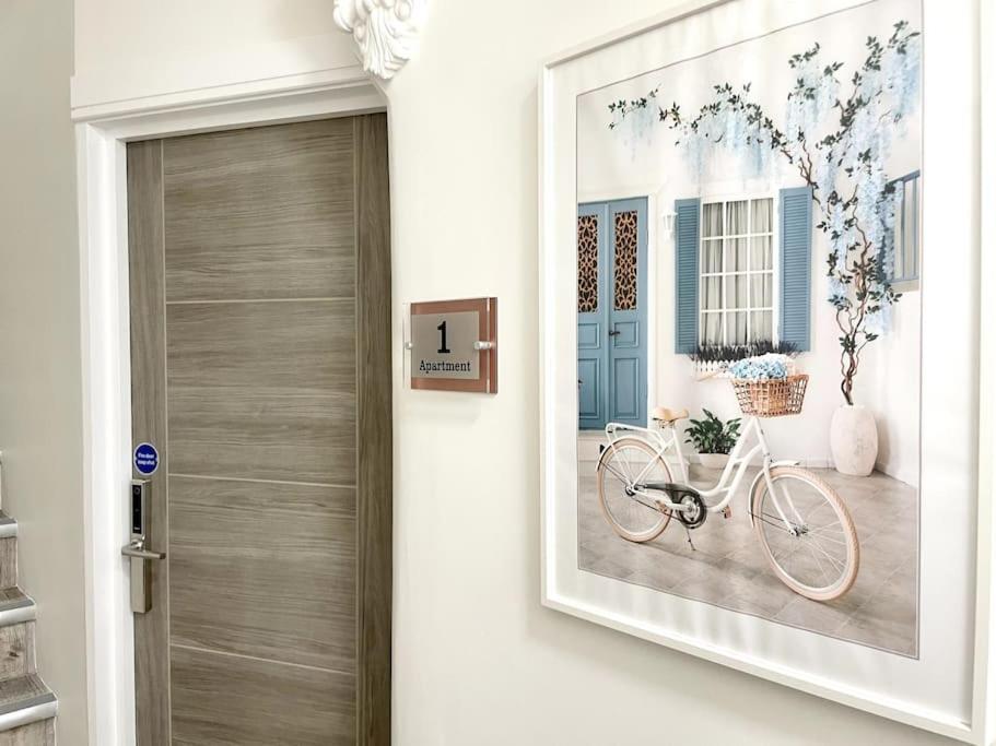 Luxury Large Spacious 2 Bedroom Apt, Parking, Garden Access, Prime Location Apartment